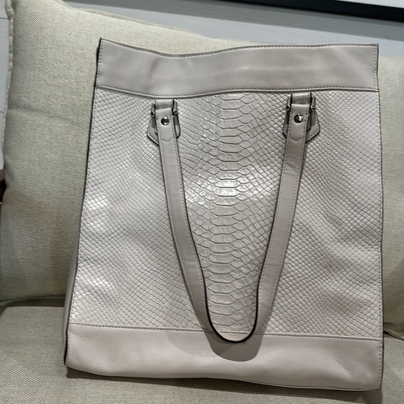 Beautiful cream Coach purse with snake embossed accents - Picture 3 of 4